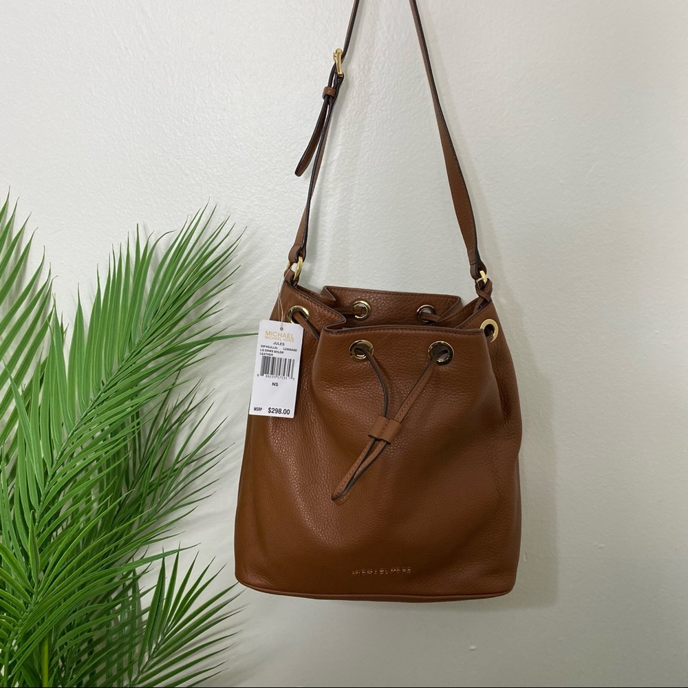 Michael Kors Jules Bucket Bag